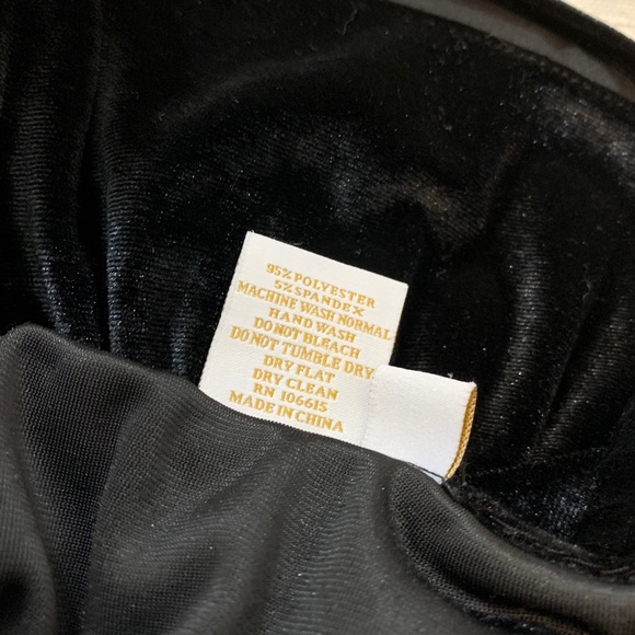 2 Chic Luxe Sz: M/L off shoulder velvet Blouse - Picture 8 of 8